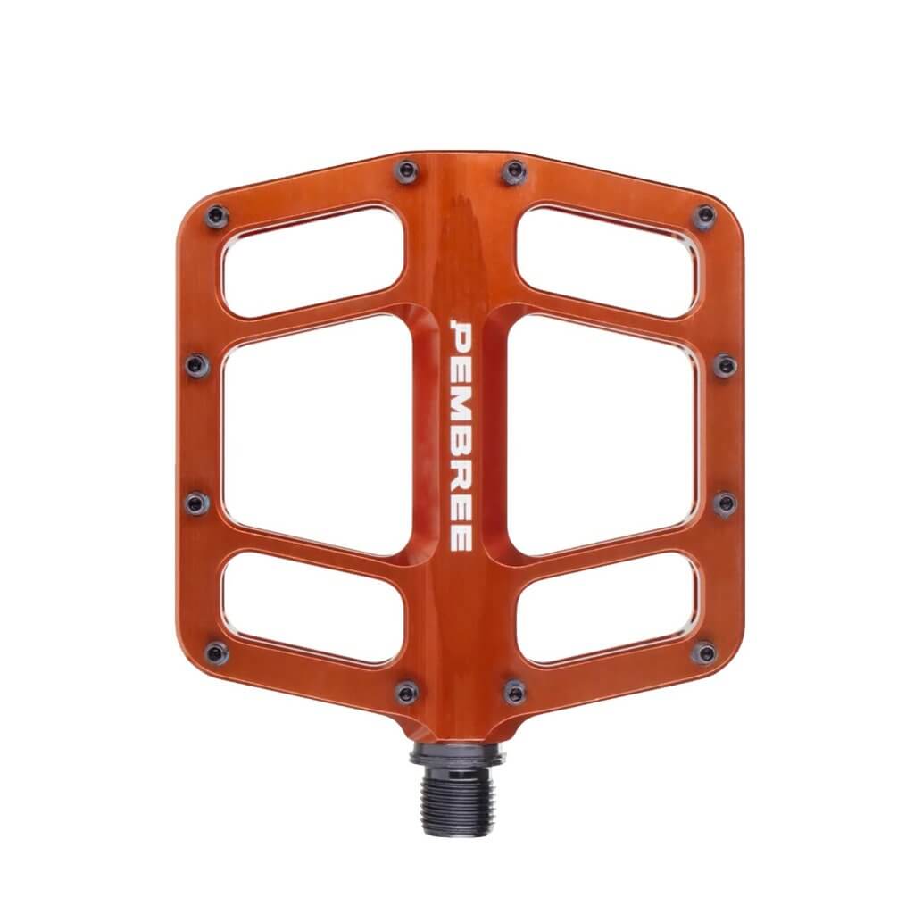Top-down and profile view of PEMBREE D3A flat mountain bike pedals, showing the CNC-machined recycled aluminum body, 12 adjustable traction pins, and a sleek double-concave platform.