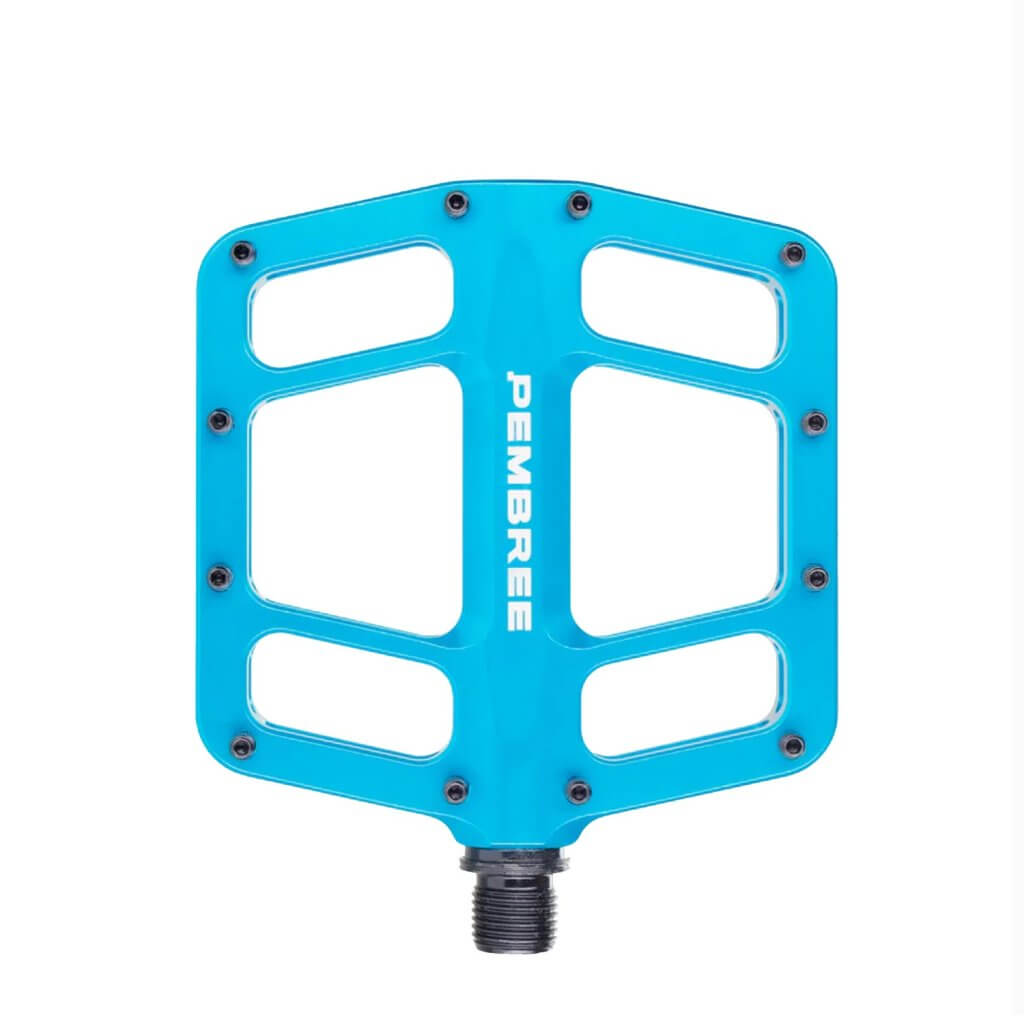 Top-down and profile view of PEMBREE D3A flat mountain bike pedals, showing the CNC-machined recycled aluminum body, 12 adjustable traction pins, and a sleek double-concave platform.