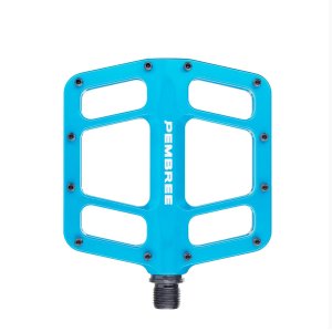 Top-down and profile view of PEMBREE D3A flat mountain bike pedals, showing the CNC-machined recycled aluminum body, 12 adjustable traction pins, and a sleek double-concave platform.